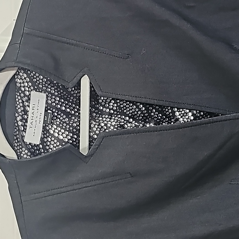NWOT SUIT COAT CHARCOAL GRAYWITH A SILKY DESIGN INSIDE - Picture 4 of 7